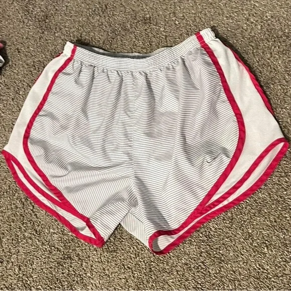 Nike SMALL - Picture 1 of 1